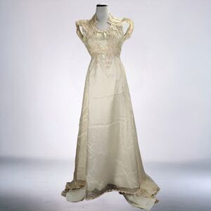 Vintage 70s Yellow A Line Train Wedding Dress Size 0 Daisy Lace Appliques Hippie